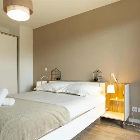 Minoterie Accueillant T3 Avec Place De Parking Privee *